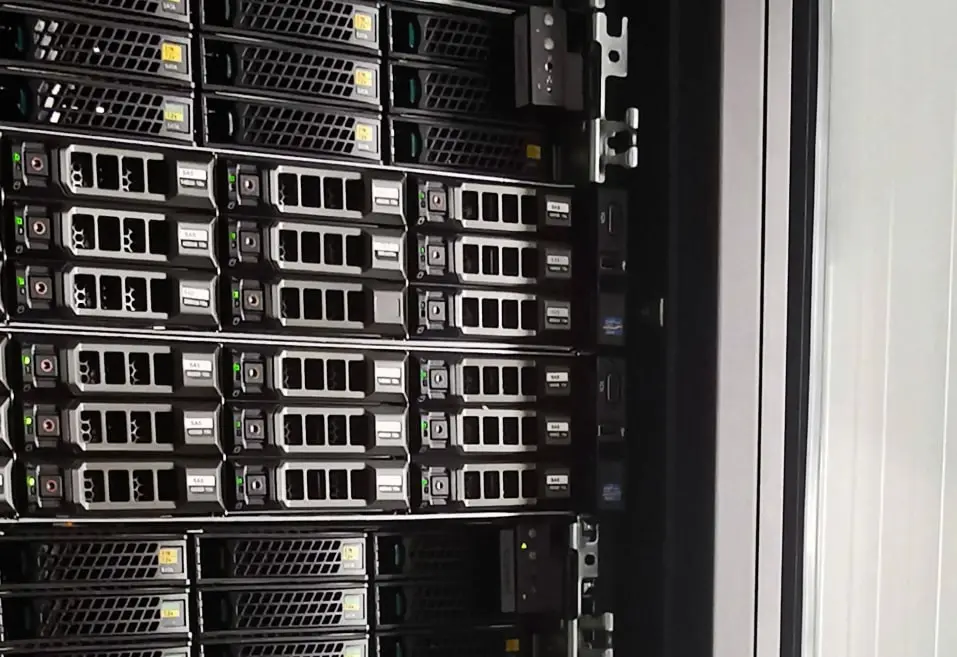 Serwery Intel Xeon Storage w szafie rack w centrum danych Mevspace